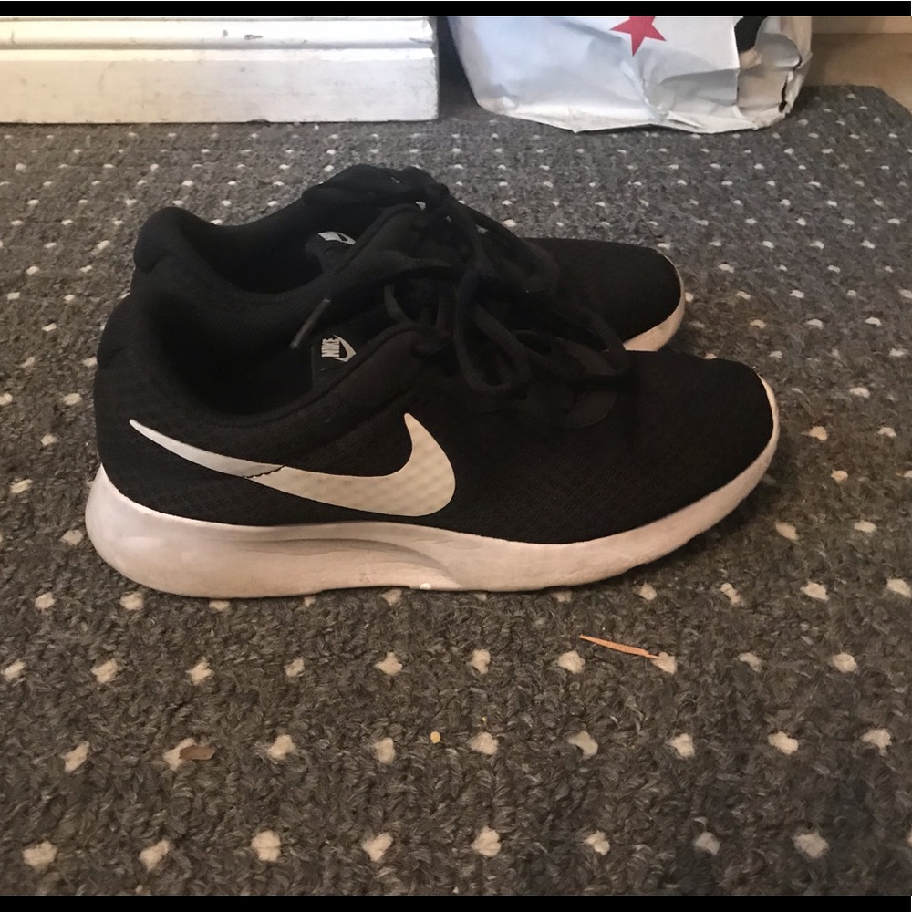 Women’s Nike sneakers